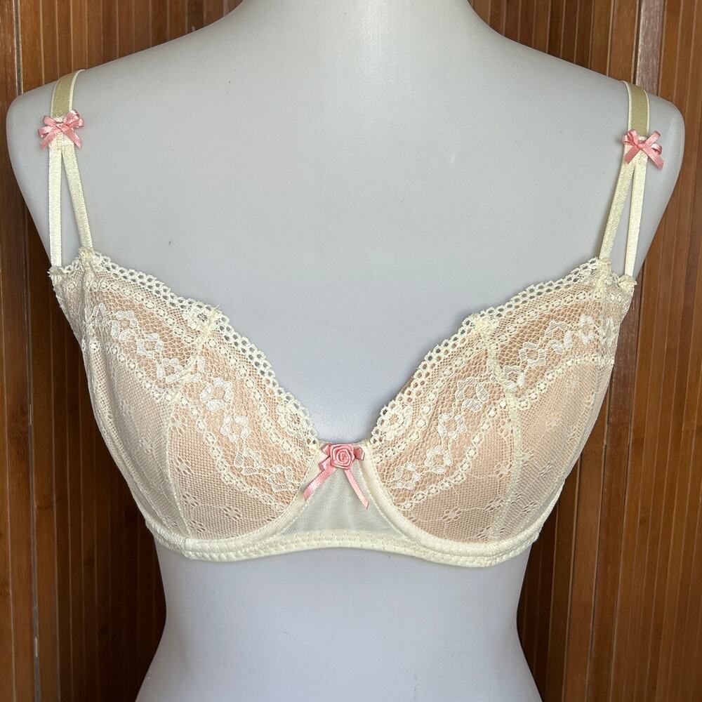 Y2K Betsey Johnson Intimates Lace Bra Size 30DD Ivory Pink Bows